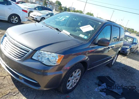 2015 Chrysler Town & Country Lx z USA, uszkodzony, nr VIN 2C4RC1AG1FR677962